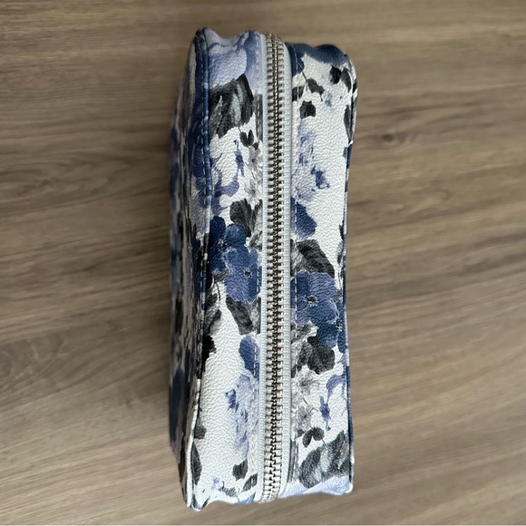 Trish Mcevoy so pretty makeup planner - Picture 7 of 12